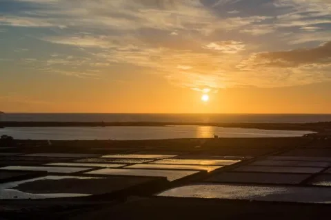 Sonnenuntergang über den Salinen von Lanzarote
