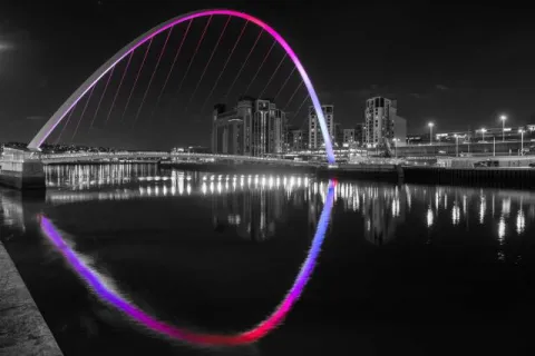 Die Millenium Brücke in Newcastle upon Tyne