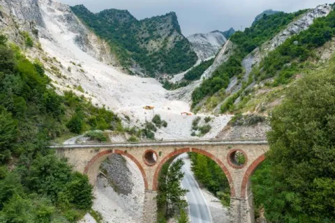 Die Steinbrüche von Carrara