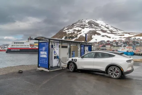 Hurtig Laden in Honningsvåg, letzte Schnelladestation vorm Nordkap in Norwegen