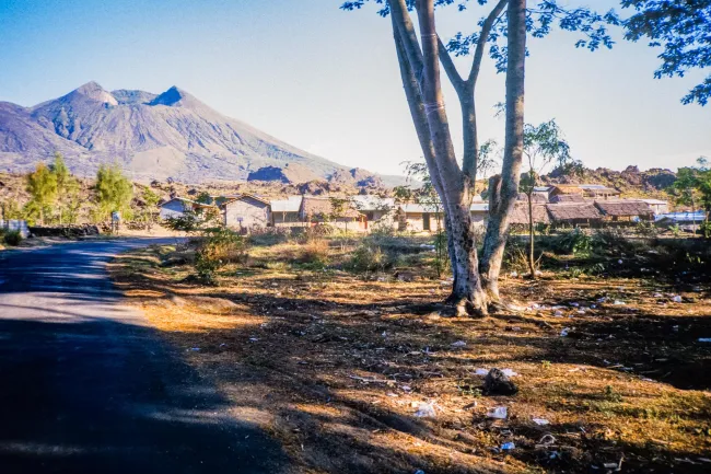 Ein verlassenes Dorf auf dem Weg zum Batur