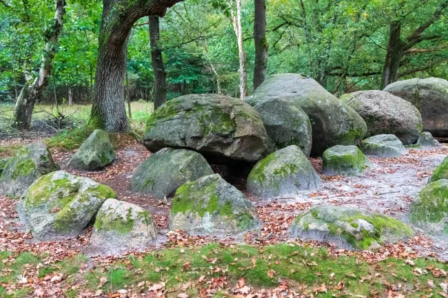 The royal tomb of Groß Berßen, also known as Groß-Berßen VIII, is a Neolithic passage grave with the Sprockhoff no. 860