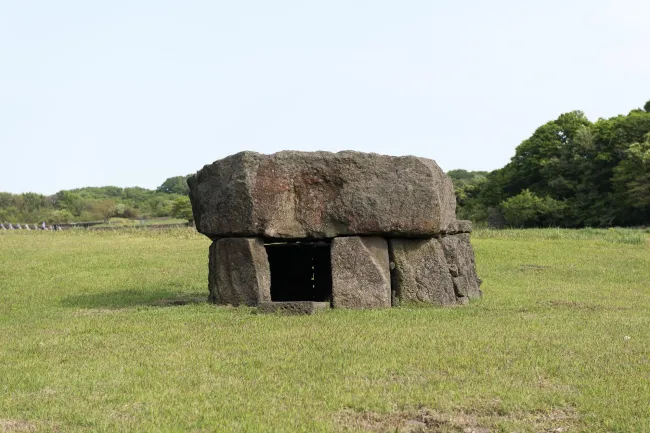 Various constructions of dolmens
