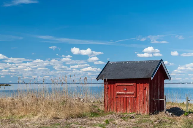 Fischerhäuser an der längsten Brücke Schwedens von Kalmar nach Öland