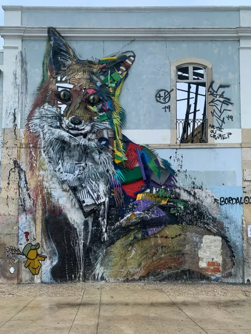 Der "Müll"-Fuchs von Bordalo in Lissabon