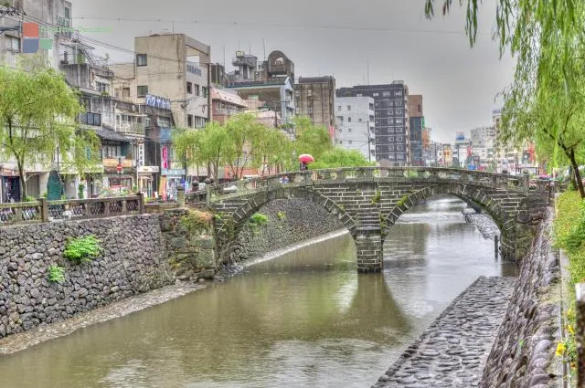 Megane Brücke (Brillenbrücke) über dem Nakashima Fluss (中島川) in Nagasaki