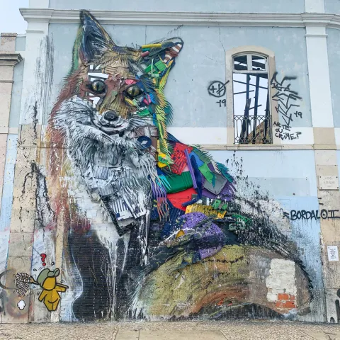 Hauswandhohes Bild eines Fuchses von Bordelo II