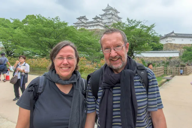 Karin and Jürgen in front of Himeji Castle