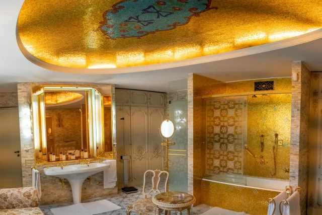 In den "goldenen" Badeszimmern