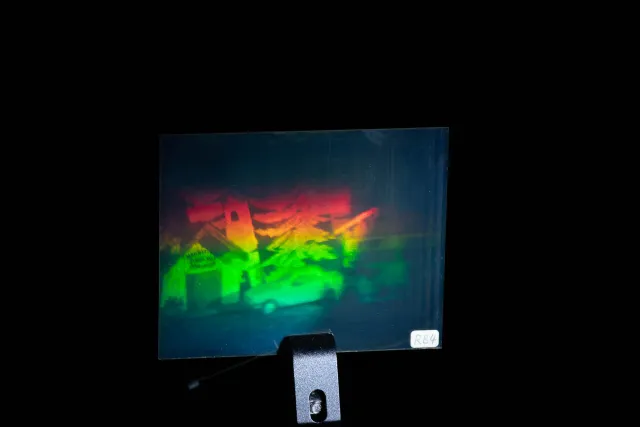 Rainbow hologram in vertical rotation