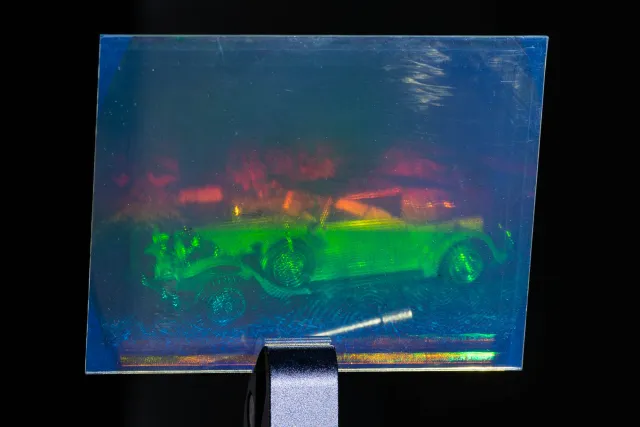 Regenbogen-Hologramm - vertikale Drehung