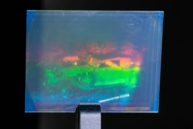 Rainbow hologram - vertical rotation