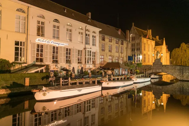 The canals of Bruges at night
