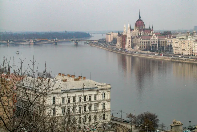 Das Parlamentsgebäude von Budapest an der Donau