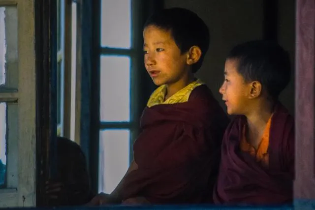 Junge Mönche im Kloster Phodong