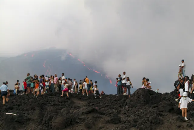 Piton de la Fournaise eruption in 2002