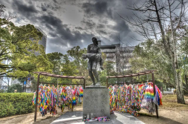 Monument für die der Atombombe zum Opfer gefallenen Volksschullehrer und Schüler