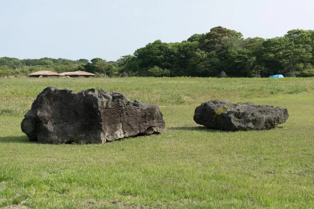 Various constructions of dolmens