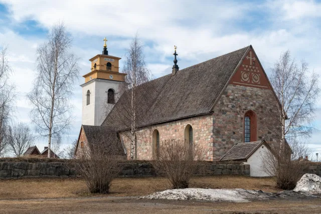 Die Steinkirche (Nederluleå) in Gammelstads kyrkstad aus dem 13. Jahrhundert 