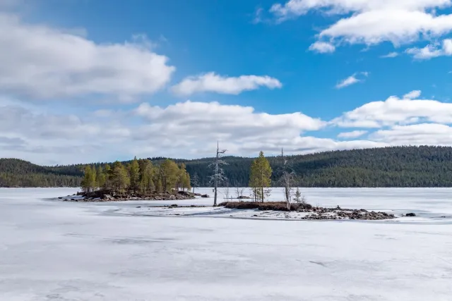 At Lake Inarijärvi