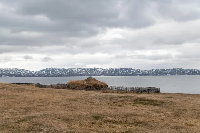 The reconstruction of a Sami coastal home inhabited by humans and domestic animals.
