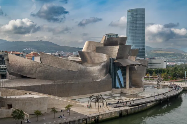 Das Guggenheim-Museum aus 60 Tonnen Titan