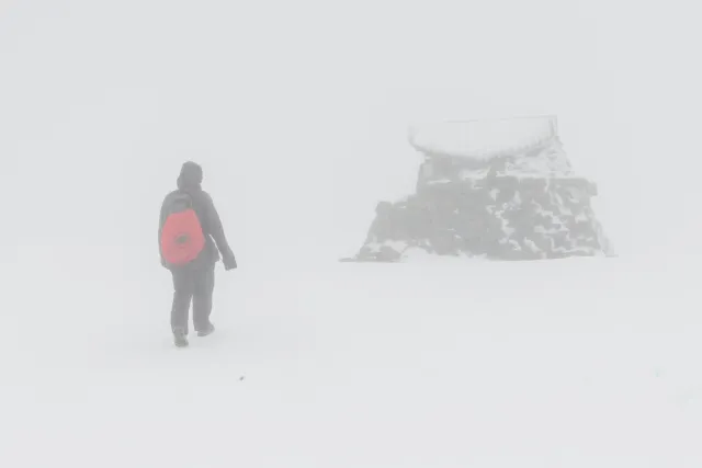 Only a few meters to the summit hut