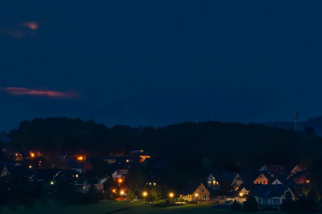 Supermond als Blue moon über Lichtenberg in Hennef