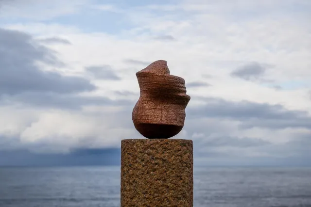 Die Skulptur "Kopf" von Markus Raetz in Eggum auf den Lofoten