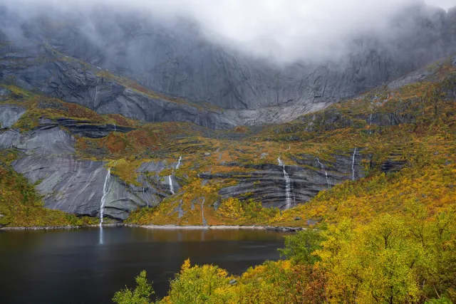 Wasserfälle am Nussfjord