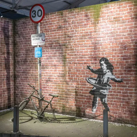 Banksy, Hula-Hoop Girl, 2020 / Nottingham (England)