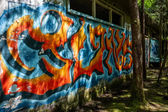 Relic from the war era – the abandoned radio station near the former radar post