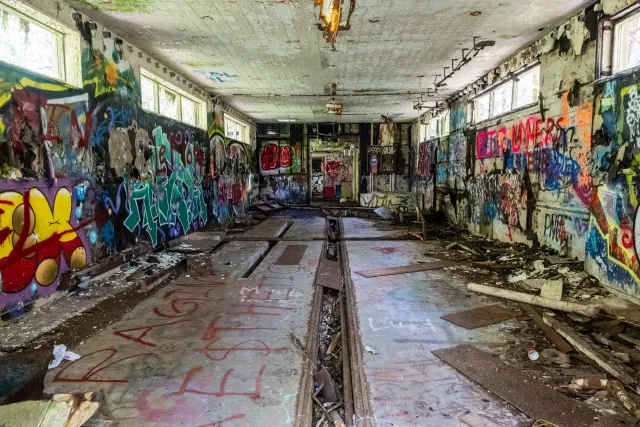 Relic from the war era – the abandoned radio station near the former radar post