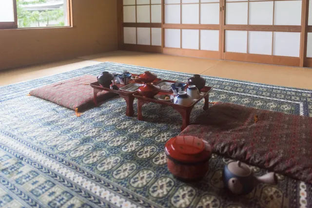 Abendessen, von Mönchen serviert