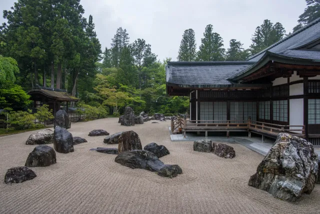 Jeder Stein im bedeutsamen Zusammenspiel