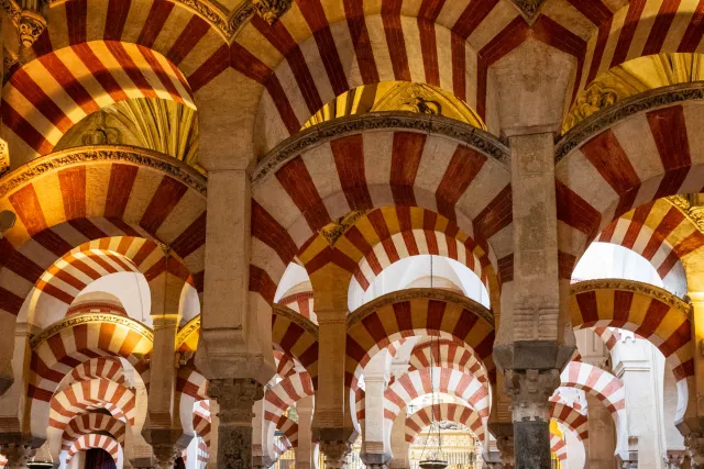 Meer aus 850 Marmorsäulen