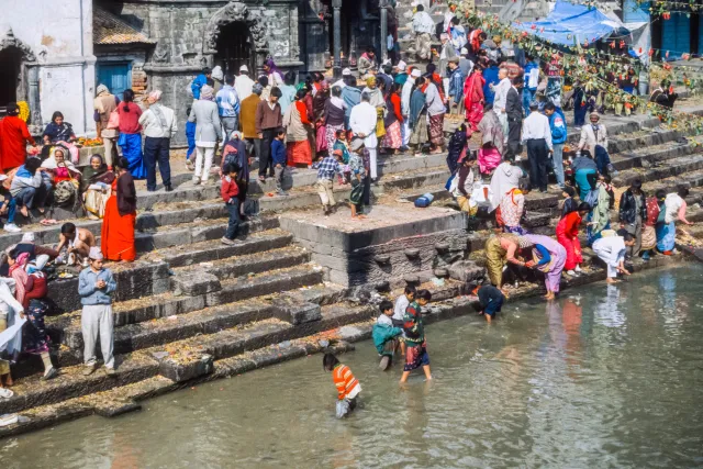 Rituelle Waschungen im Bagmati-Fluss