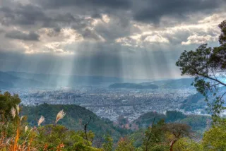 Lichtstrahlen erhellen Kyoto