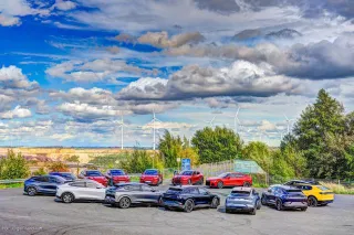 Garzweiler opencast mine: The Mustangs sort themselves in the image of a shovel as an HDR image