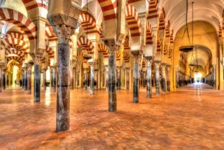 Meer aus 850 Marmorsäulen